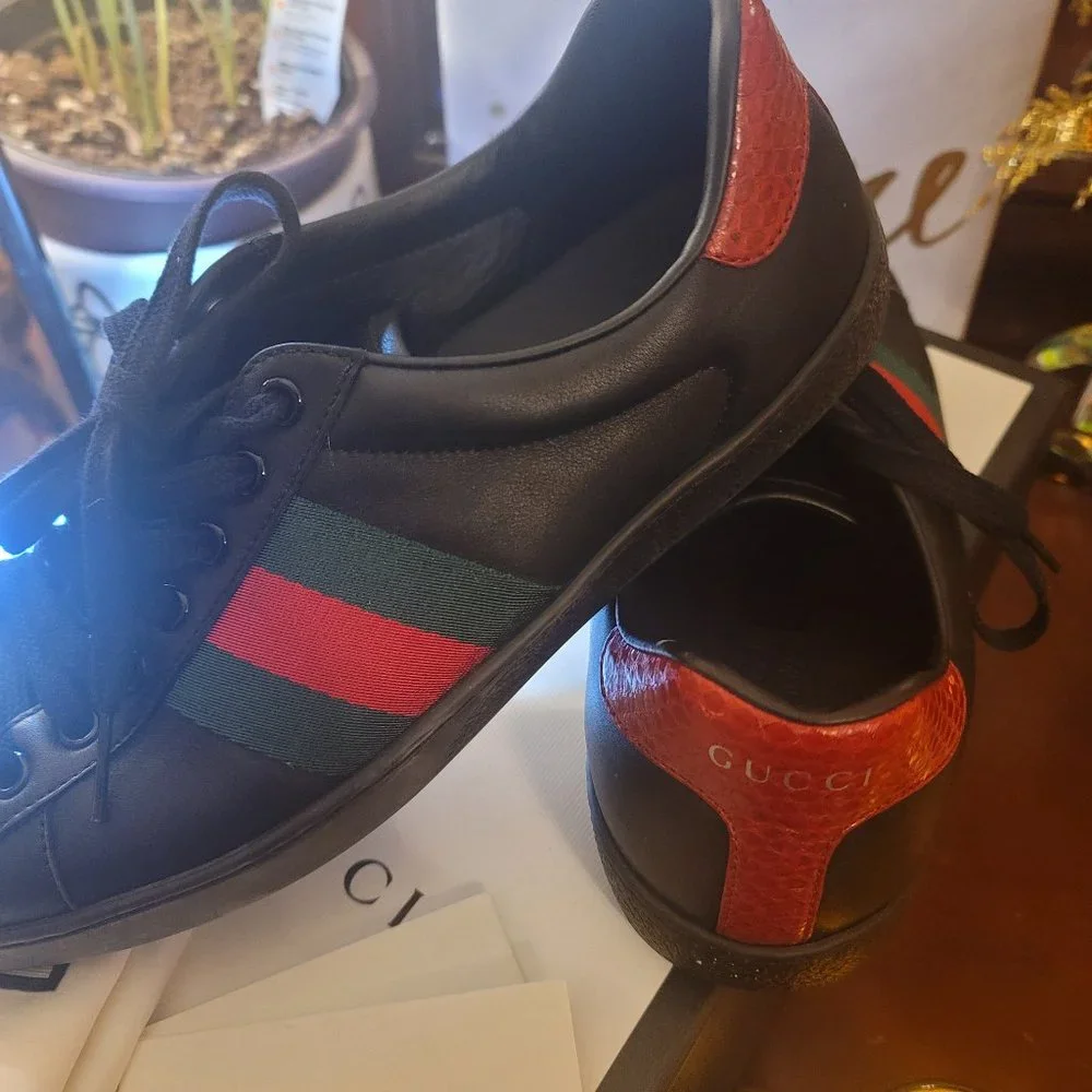 Authentic Men's Gucci shoes - Picture 8 of 9